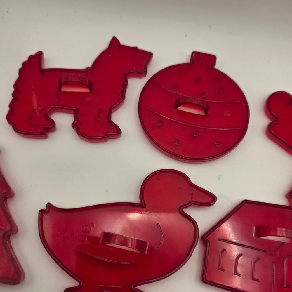 Vintage Red Plastic Cookie Cutters Set of 8 Christmas Holiday‎ Animals